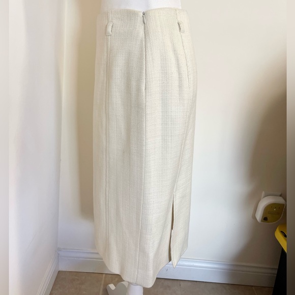 Classic Burberry wool blend knit pencil skirt! - Picture 4 of 15